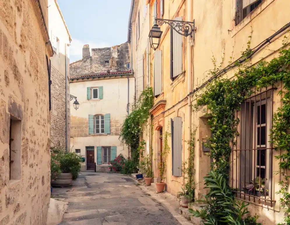 Rue de la ville d'Arles en Provence