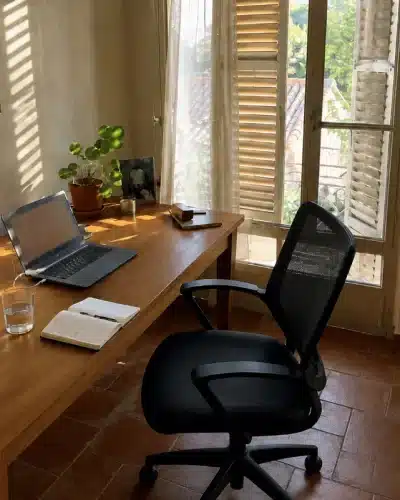 Bureau de télétravail pendant une canicule