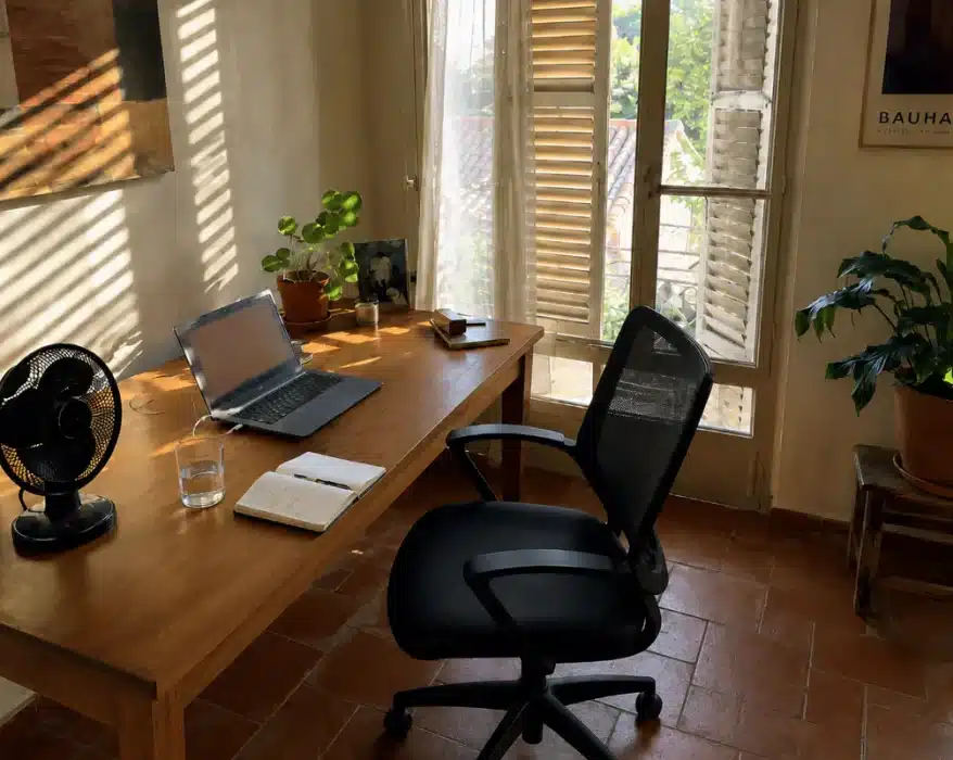 Bureau de télétravail pendant une canicule
