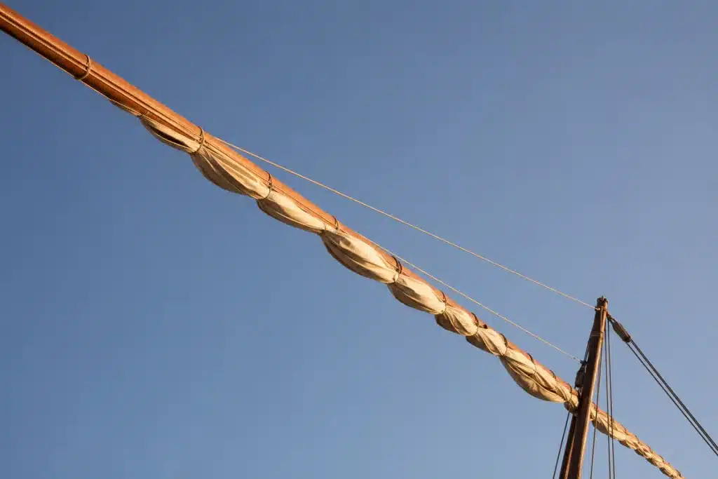 antenne oblique d'une voile latine méditerranéenne