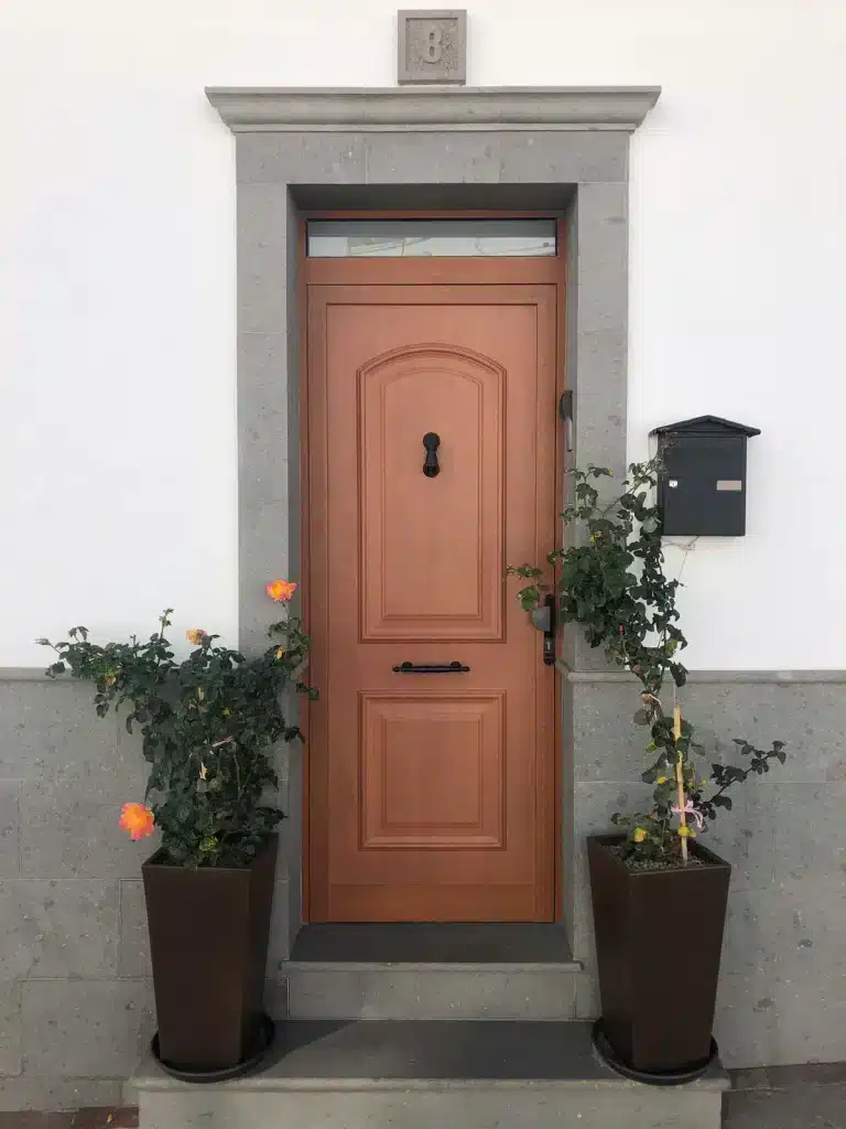 Porte d'entrée rénoviée